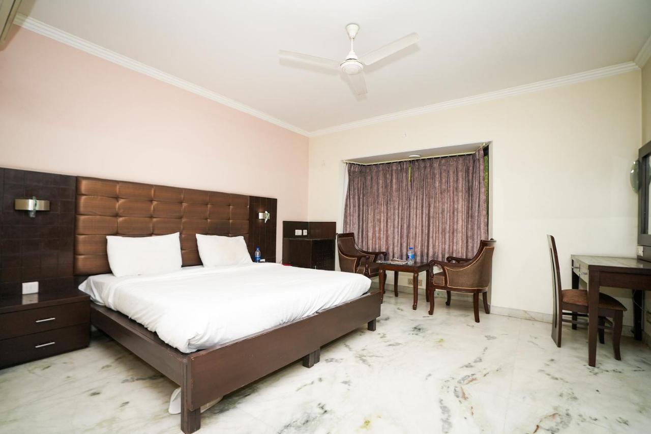 Stay Well Hotels & Homes Gurgaon Bagian luar foto