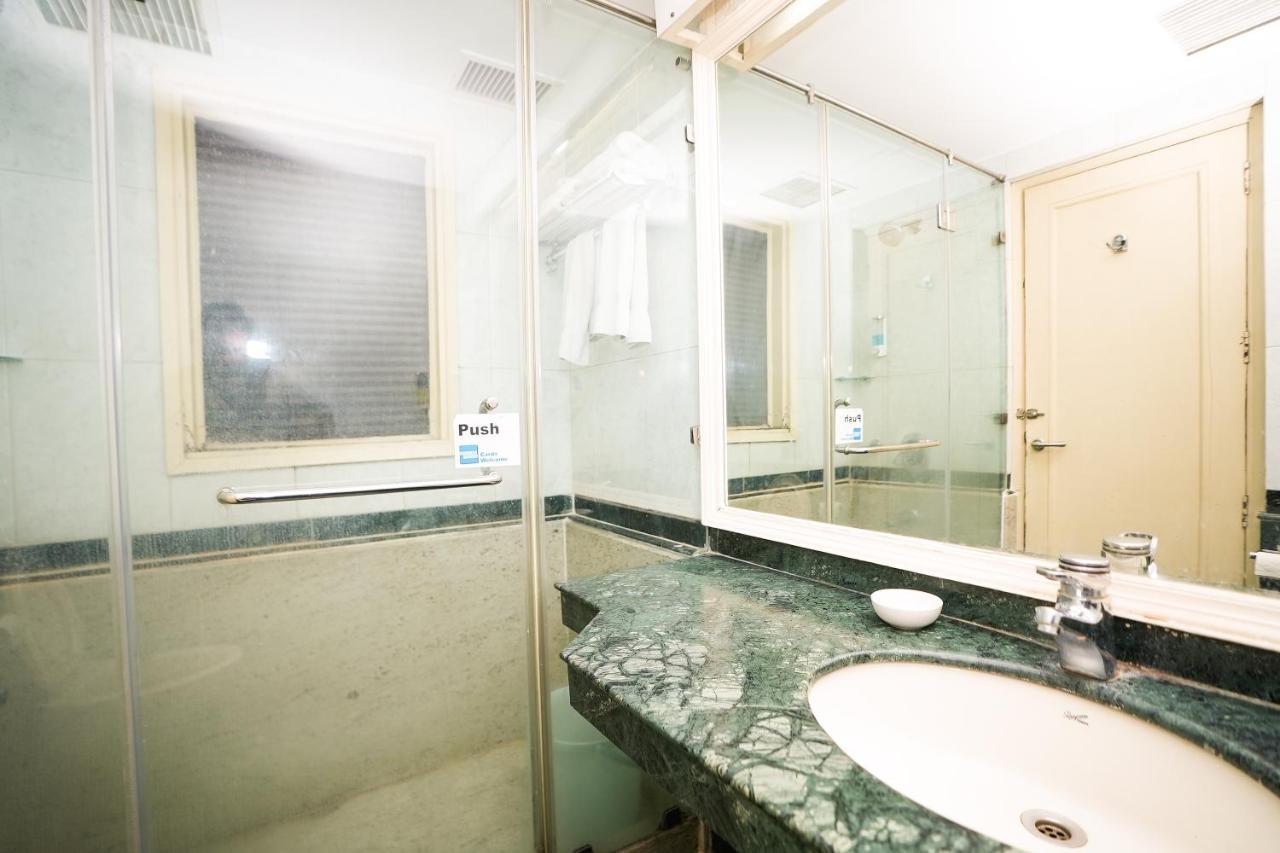 Stay Well Hotels & Homes Gurgaon Bagian luar foto